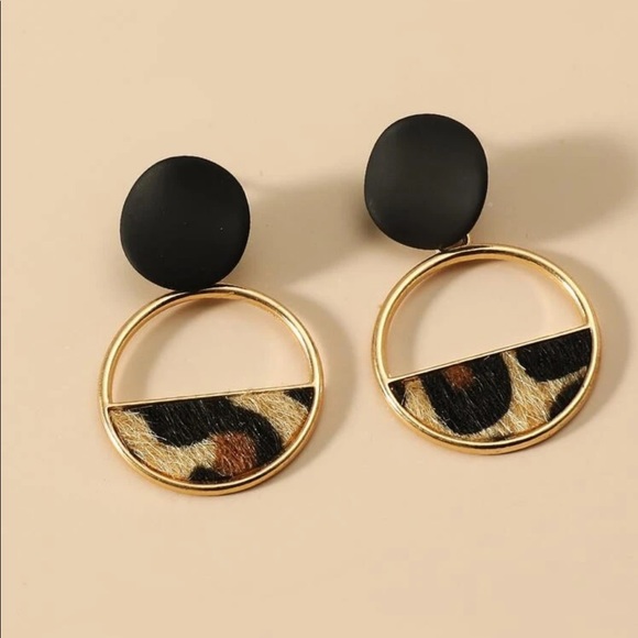 Leopard Pattern around Drop Earrings NWT - Picture 2 of 3